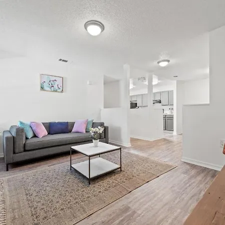 Viagem Bright 2Br With Pool, Gym & Parking Apartment
